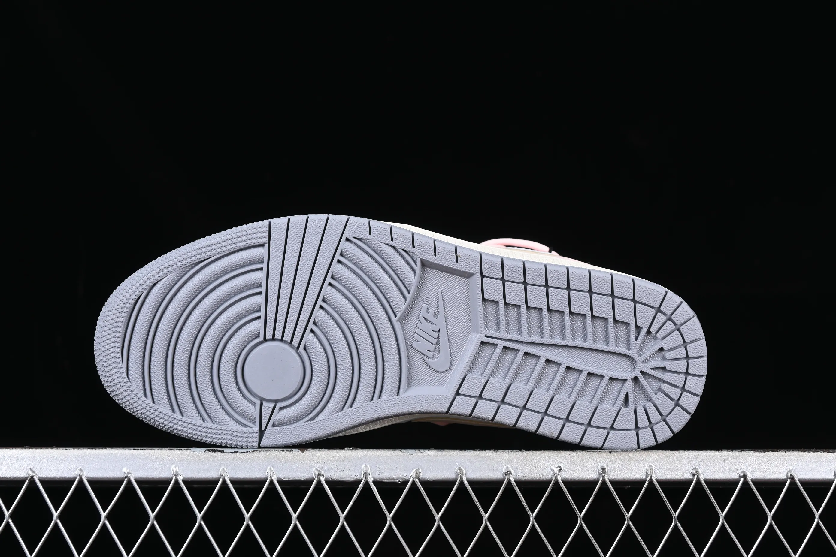 All categories Air Jordan Jordan series basketball shoes Air Jordan 1 Low Z version Air Jordan 1 Low AJ1 Joe 1 customized version strap deconstruction sports culture basketball shoes 553558-053